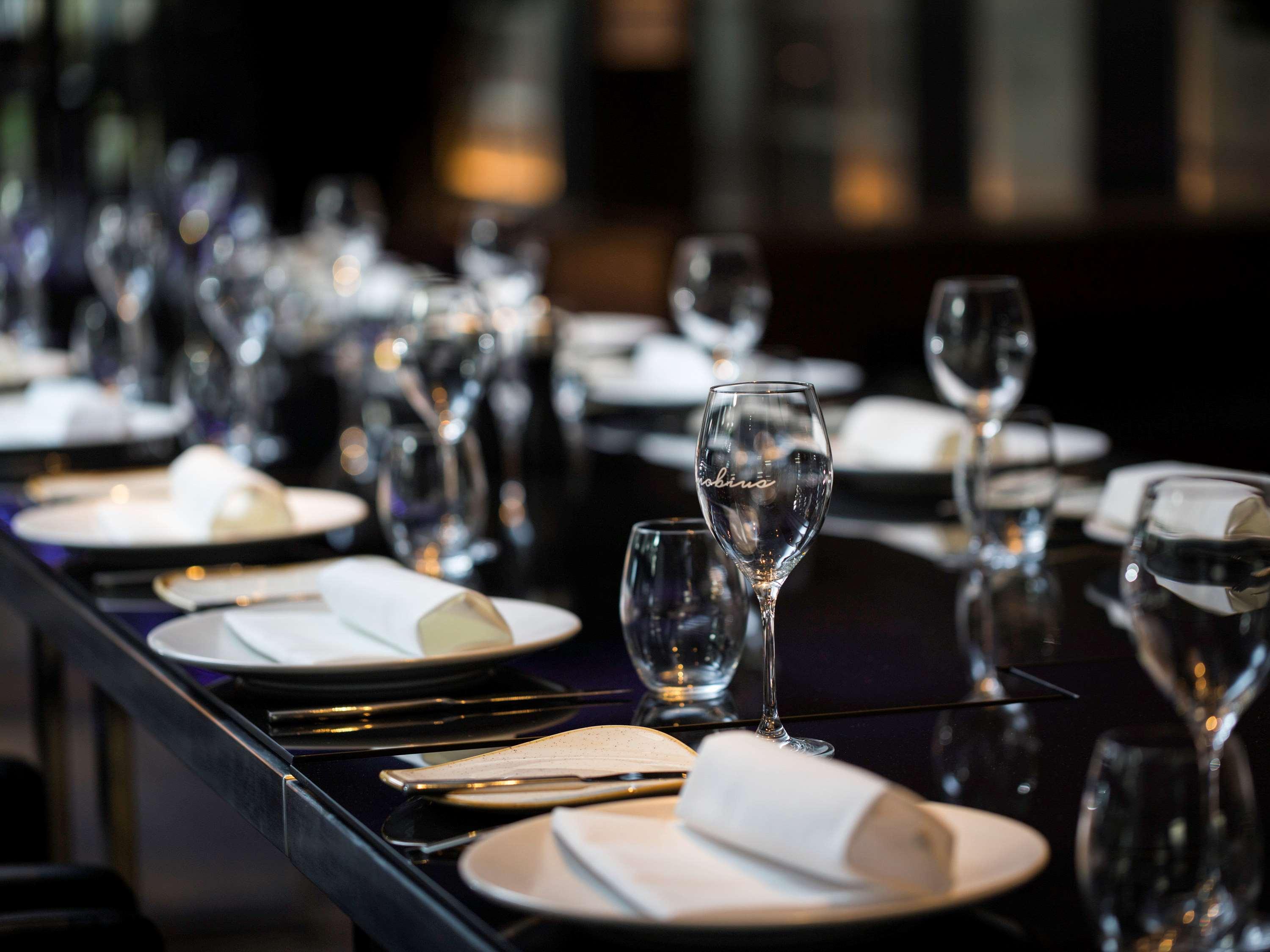 فندق مطار بولمان سيدني المظهر الخارجي الصورة A table set for fine dining