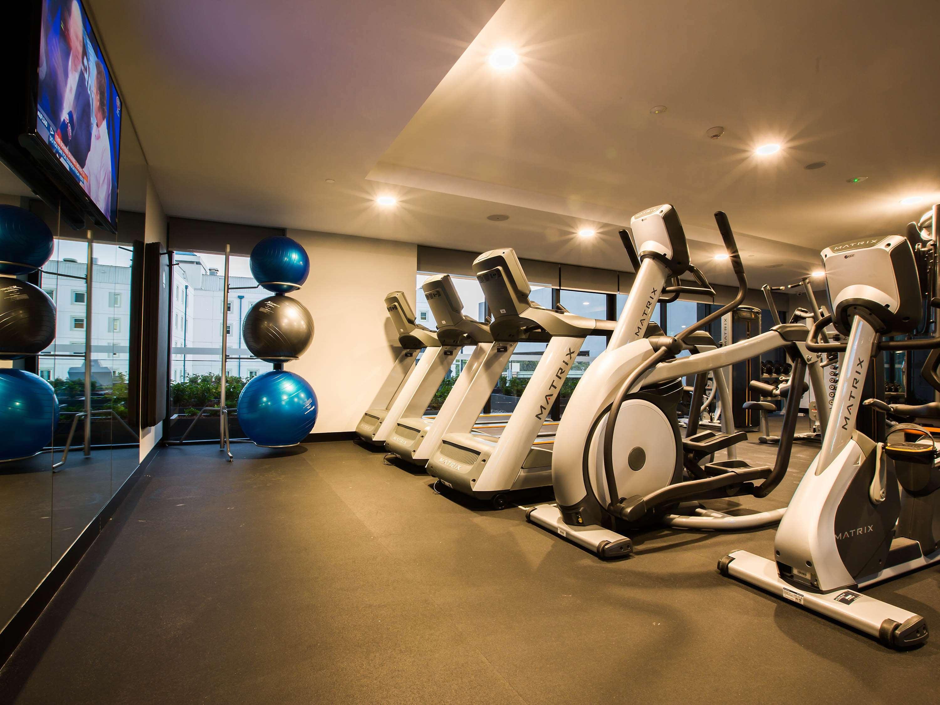 فندق مطار بولمان سيدني المظهر الخارجي الصورة The gym at the hotel